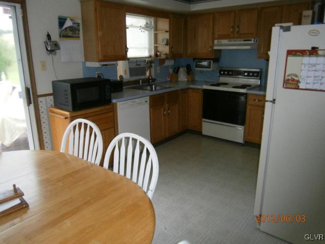 3940 Eagle Circle Slatington, PA 18080 - Photo 6 of 15 Gallery Image 6