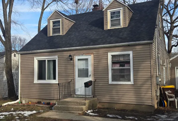 $90,000 | 707 Royal Avenue, Rockford, IL 61101