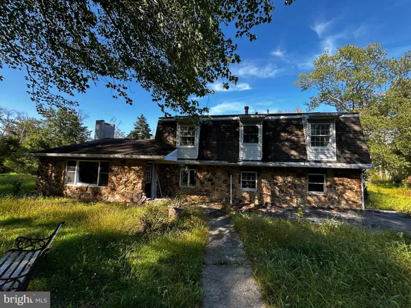 a view of house with swimming pool and yard