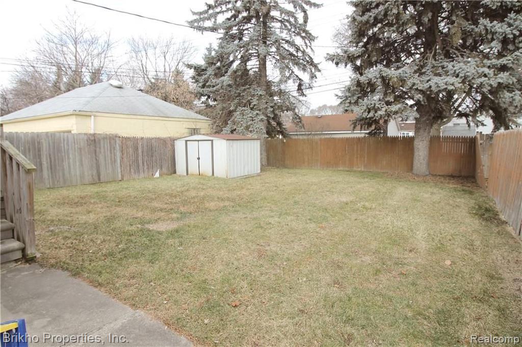 8407 Harding Center Line, MI 48015 - Photo 12 of 13