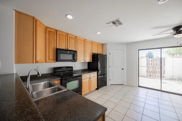 $1,795 | 7801 North 44th Drive, Unit 1075, Glendale, AZ 85301