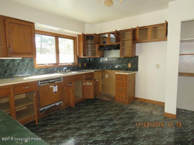 706 Jonas Road Effort, PA 18330 - Photo 11 of 15 IMG_0028 (640x480)