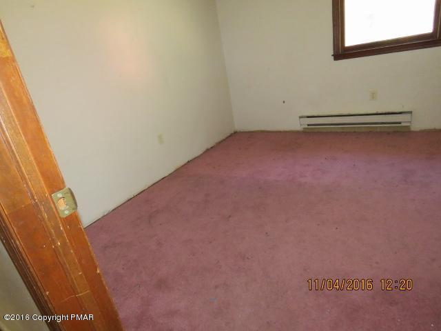 706 Jonas Road Effort, PA 18330 - Photo 12 of 15 IMG_0029 (640x480)