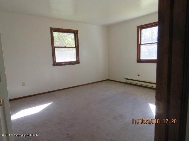 706 Jonas Road Effort, PA 18330 - Photo 14 of 15 IMG_0031 (640x480)