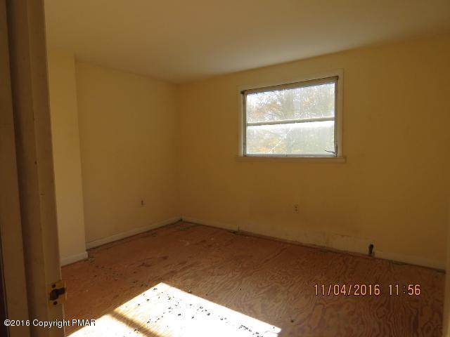 706 Jonas Road Effort, PA 18330 - Photo 5 of 15 IMG_0012 (640x480)