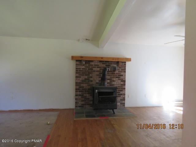 706 Jonas Road Effort, PA 18330 - Photo 9 of 15 IMG_0025 (640x480)