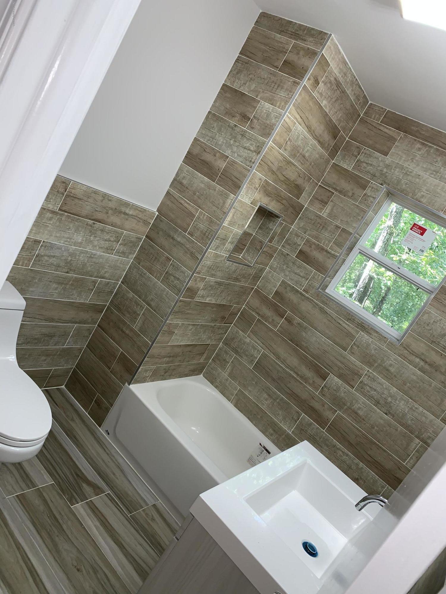 125 Edinburgh Road Bushkill, PA 18324 - Photo 11 of 19 a bathroom with a sink and a toilet