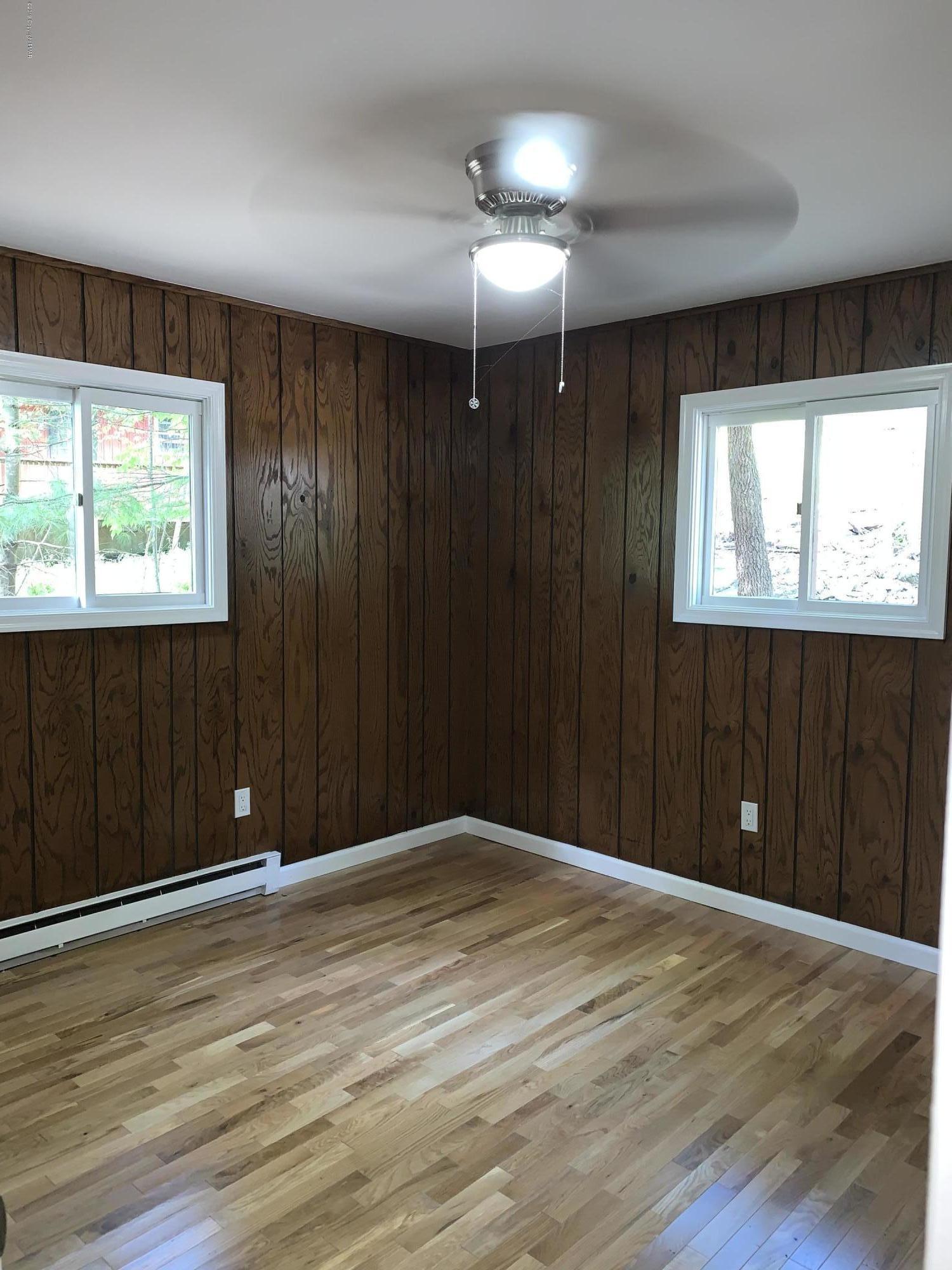 125 Edinburgh Road Bushkill, PA 18324 - Photo 12 of 19 an empty room with windows and closet