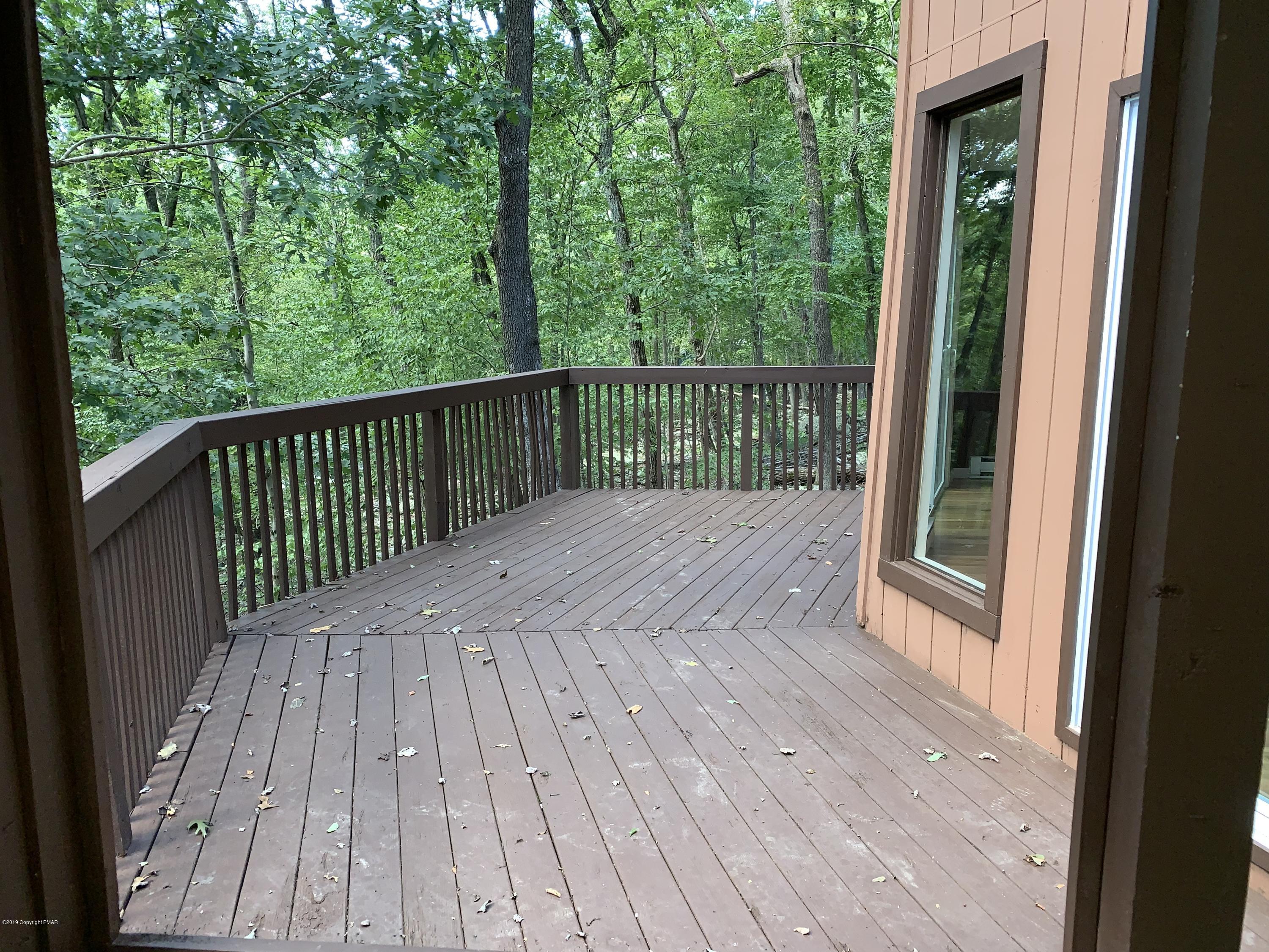 125 Edinburgh Road Bushkill, PA 18324 - Photo 18 of 19 a balcony with wooden floor and fence