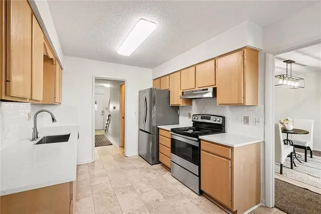 $279,500 | 10185 West 96th Terrace, Overland Park, KS 66212