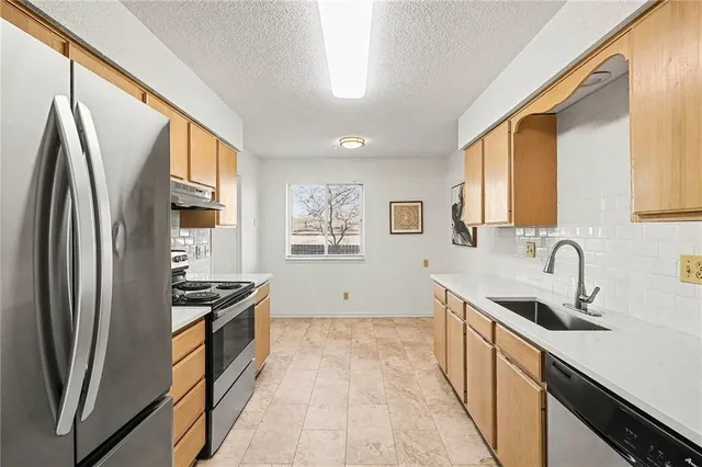 $279,500 | 10185 West 96th Terrace, Overland Park, KS 66212