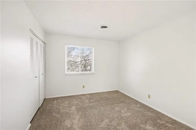 $279,500 | 10185 West 96th Terrace, Overland Park, KS 66212