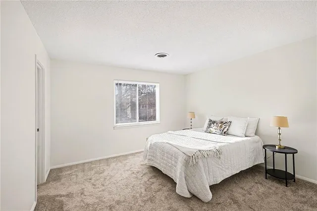 $279,500 | 10185 West 96th Terrace, Overland Park, KS 66212