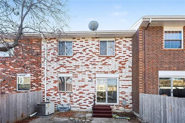 $279,500 | 10185 West 96th Terrace, Overland Park, KS 66212