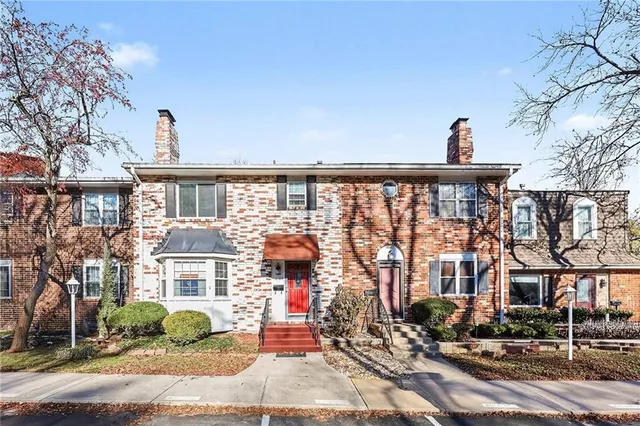 $279,500 | 10185 West 96th Terrace, Overland Park, KS 66212