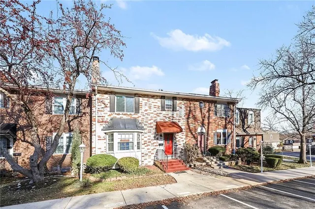 $279,500 | 10185 West 96th Terrace, Overland Park, KS 66212