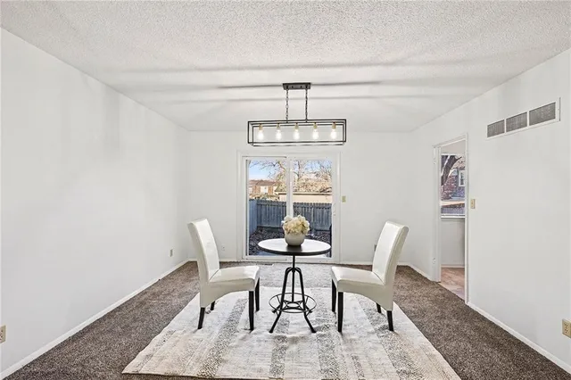 $279,500 | 10185 West 96th Terrace, Overland Park, KS 66212