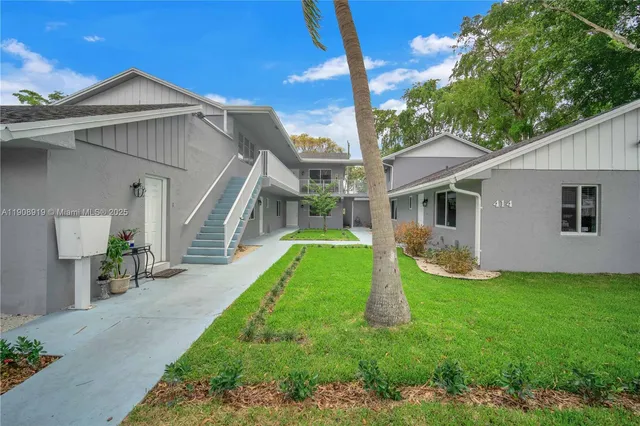 a view of a house with a yard
