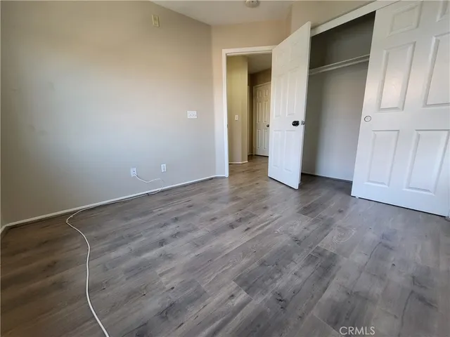 an empty room with a empty space