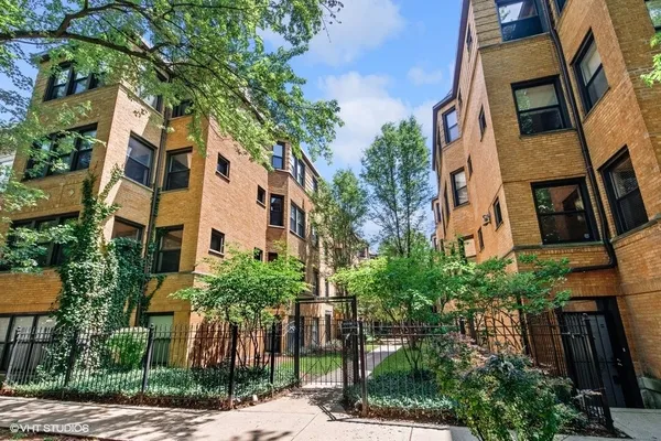 $2,050 | 7635 North Greenview Avenue, Unit 1W, Chicago, IL 60626