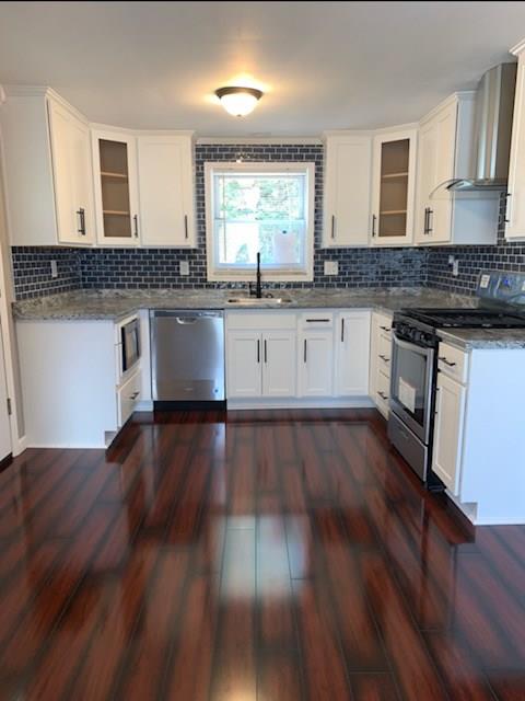 519 Idlewood Road Pittsburgh, PA 15235 - Photo 9 of 25 Fully updated with brand new appliances in this spacious kitchen
