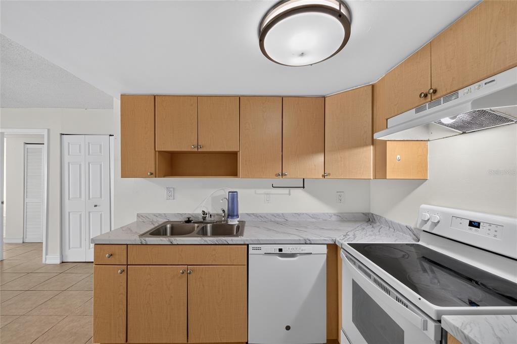3461 Clark Road, Unit 160 Sarasota, FL 34231 - Photo 9 of 29 Gallery Image 9