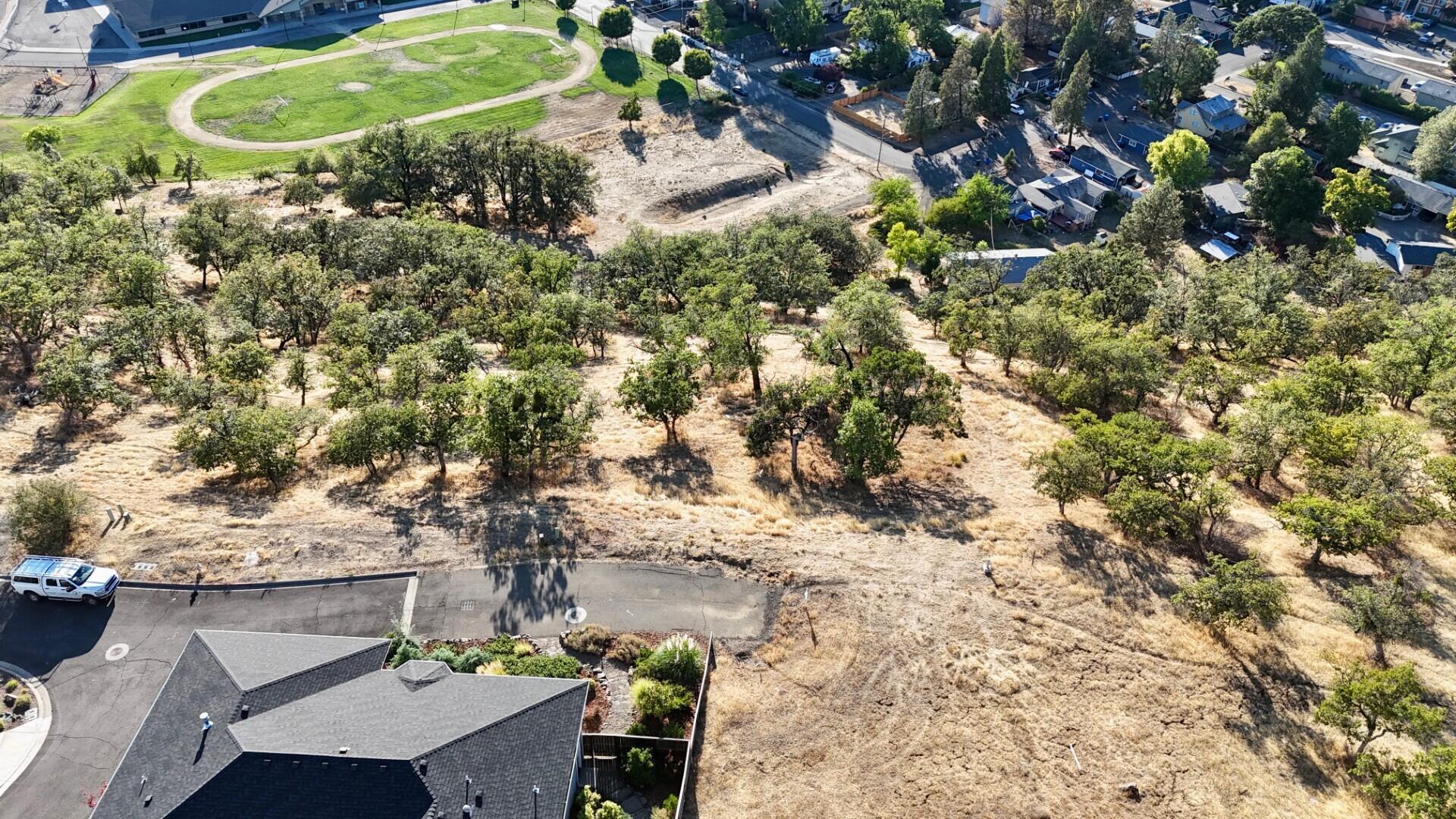 277 Cambridge Terrace Eagle Point, OR 97524 - Photo 5 of 15 cam14