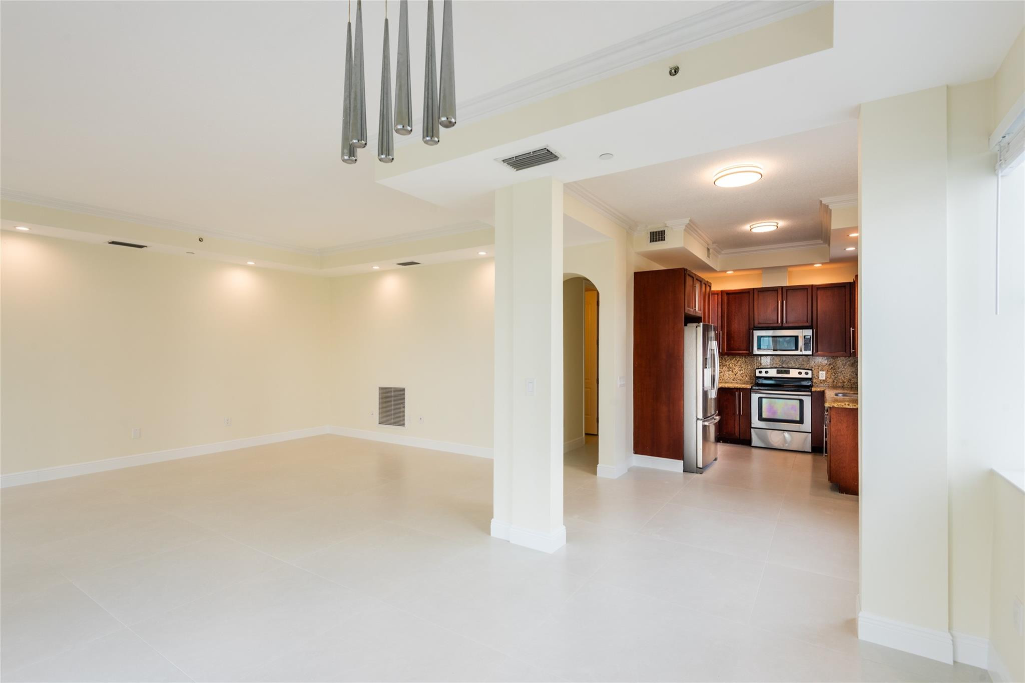 3236 Northeast 5th Street, Unit 402 Pompano Beach, FL 33062 - Photo 4 of 29 Photo 4