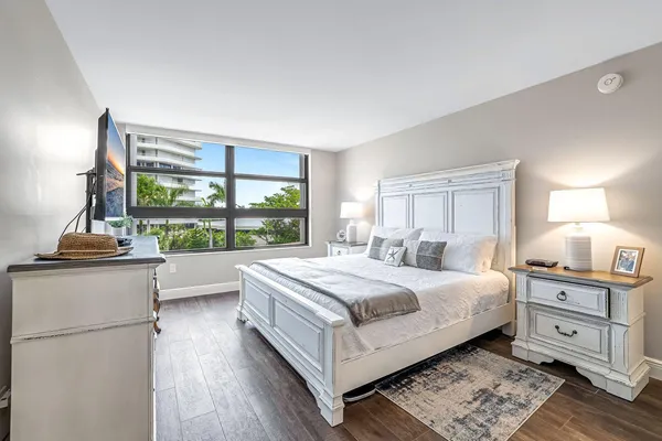 $1,020,000 | 300 South Collier Boulevard, Unit 303, Marco Island, FL 34145