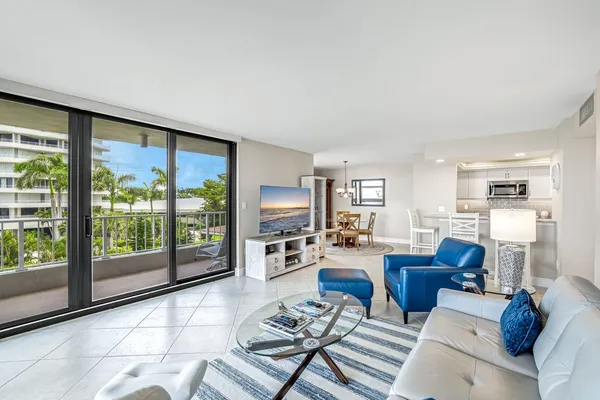 $1,020,000 | 300 South Collier Boulevard, Unit 303, Marco Island, FL 34145