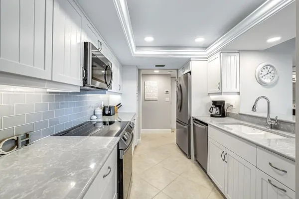 $1,020,000 | 300 South Collier Boulevard, Unit 303, Marco Island, FL 34145
