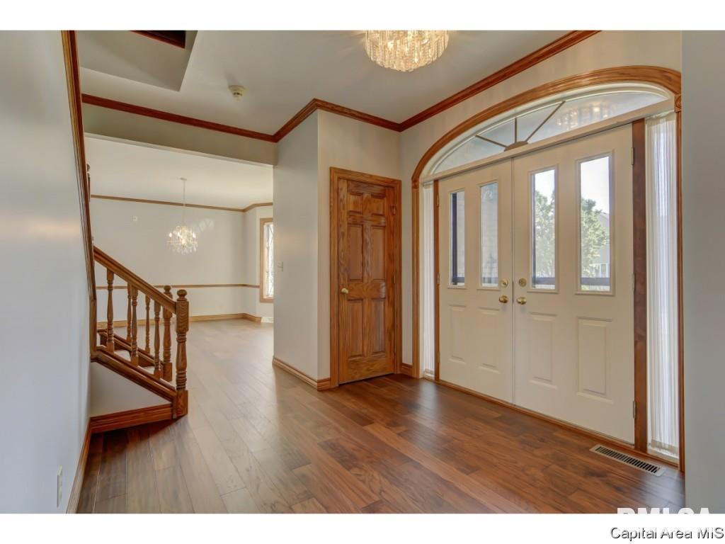 107 Interlacken Road Springfield, IL 62704 - Photo 3 of 30