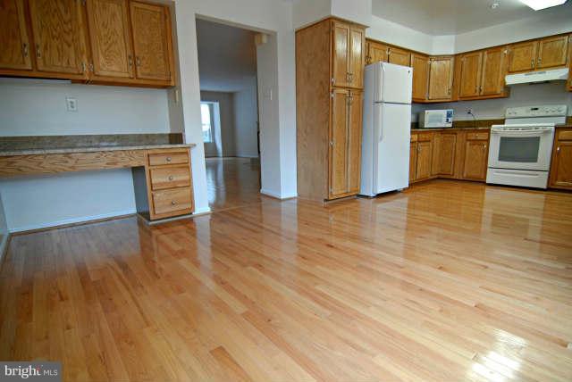 11408 Elmshorn Way Laurel, MD 20708 - Photo 14 of 30 Kitchen