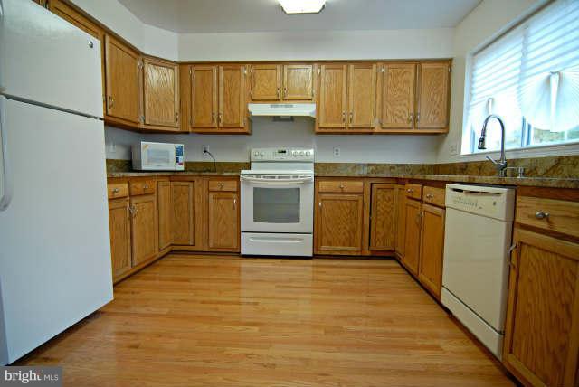 11408 Elmshorn Way Laurel, MD 20708 - Photo 16 of 30 Kitchen