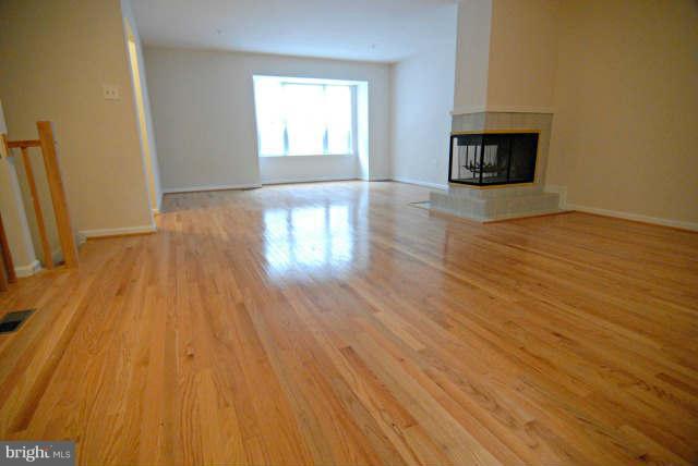 11408 Elmshorn Way Laurel, MD 20708 - Photo 7 of 30 Living Room