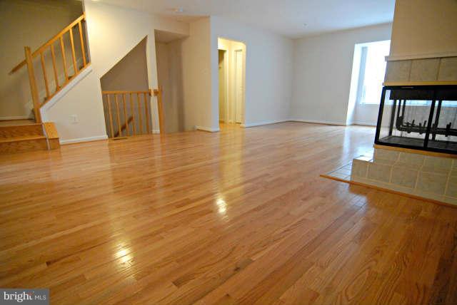 11408 Elmshorn Way Laurel, MD 20708 - Photo 8 of 30 Living Room