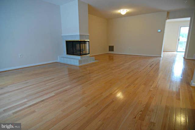 11408 Elmshorn Way Laurel, MD 20708 - Photo 9 of 30 Living Room