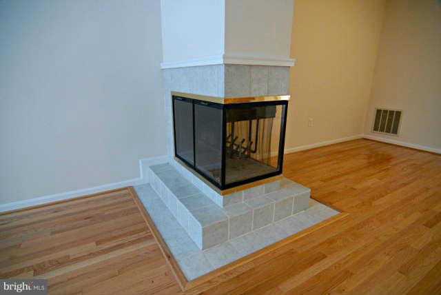 11408 Elmshorn Way Laurel, MD 20708 - Photo 10 of 30 Living Room