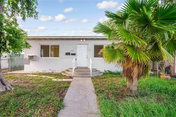 $2,300 | 2025 Fillmore Street, Unit 12, Hollywood, FL 33020