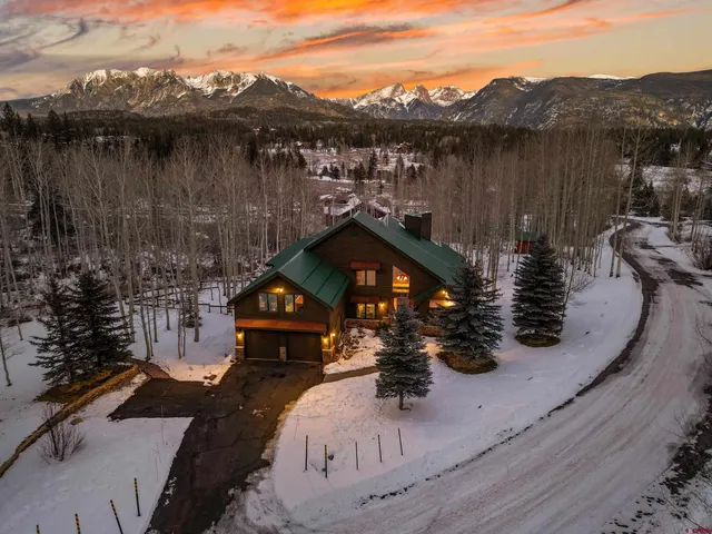 a bird bath tub sitting in a bathroom