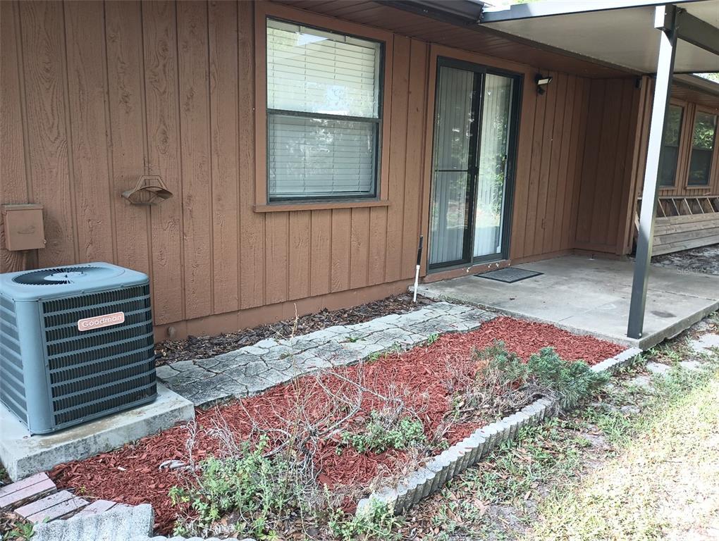 2701 Northeast 10th Street, Unit 802 Ocala, FL 34470 - Photo 16 of 16 a backyard of a house