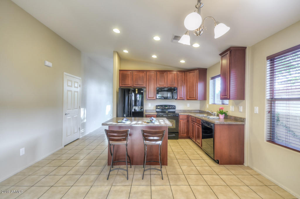 4220 East Sandy Way Gilbert, AZ 85297 - Photo 11 of 34 Kitchen