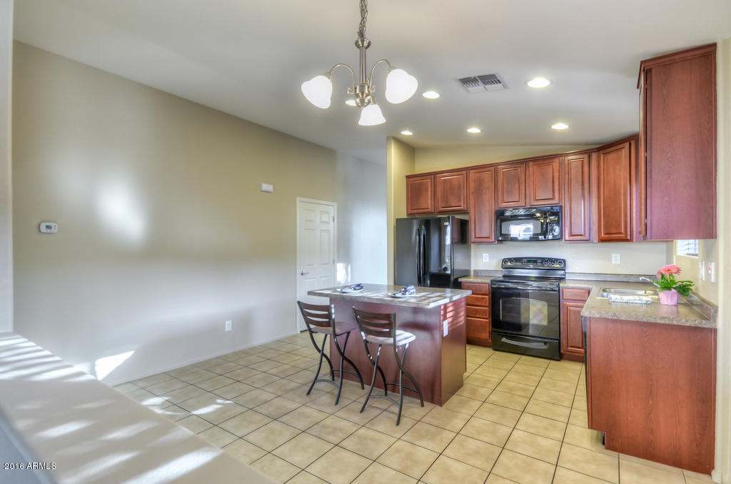 4220 East Sandy Way Gilbert, AZ 85297 - Photo 12 of 34 Kitchen