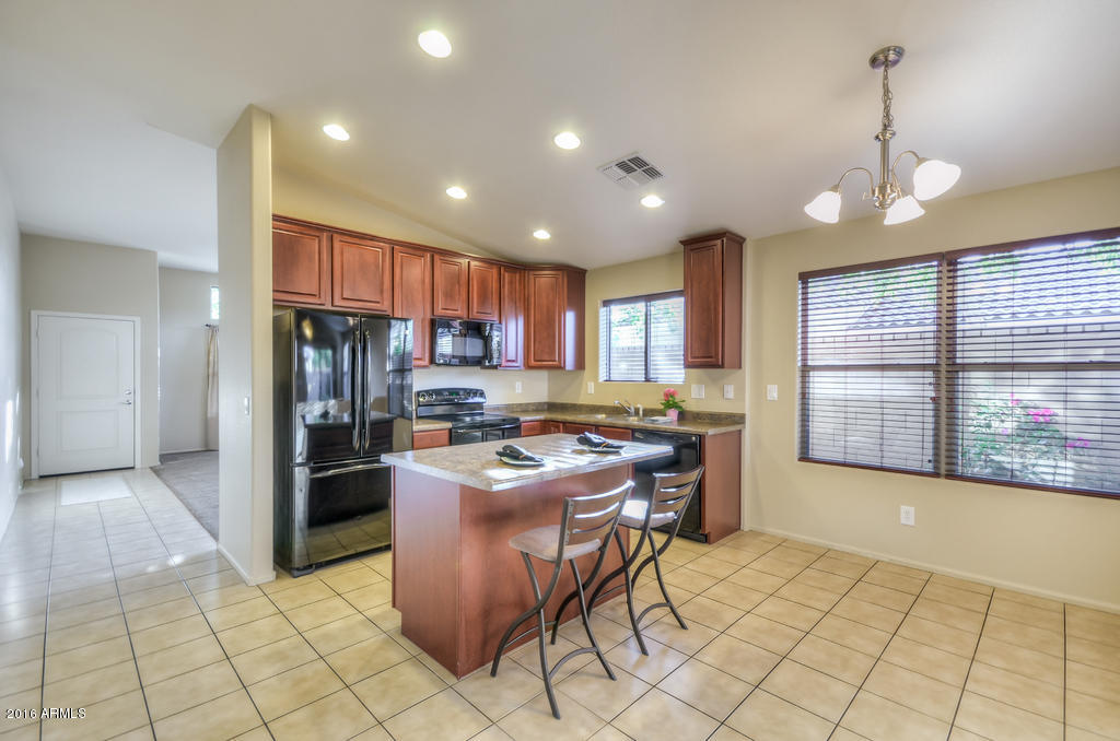 4220 East Sandy Way Gilbert, AZ 85297 - Photo 13 of 34 Kitchen