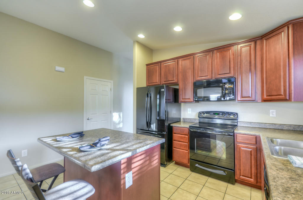 4220 East Sandy Way Gilbert, AZ 85297 - Photo 14 of 34 Kitchen