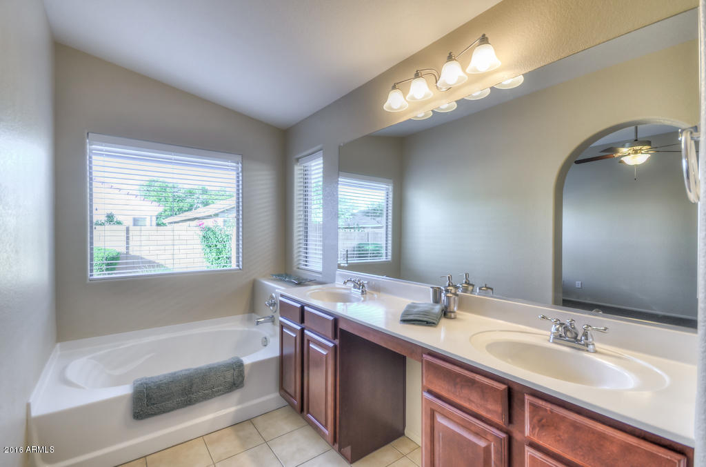 4220 East Sandy Way Gilbert, AZ 85297 - Photo 19 of 34 Master