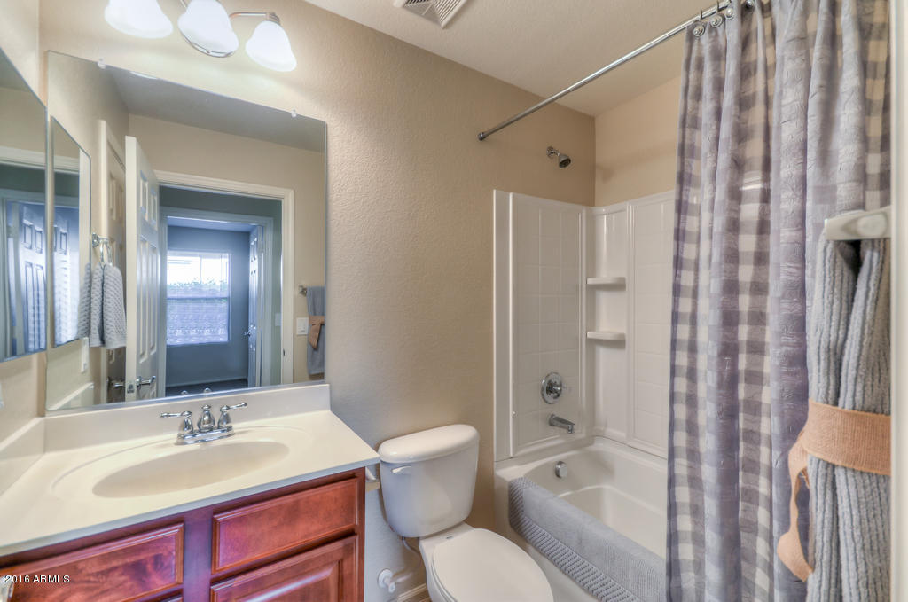 4220 East Sandy Way Gilbert, AZ 85297 - Photo 25 of 34 2nd Bathroom
