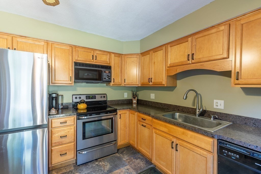 160 Hillside Road, Unit 3 Westfield, MA 01085 - Photo 11 of 19 Gallery Image 11