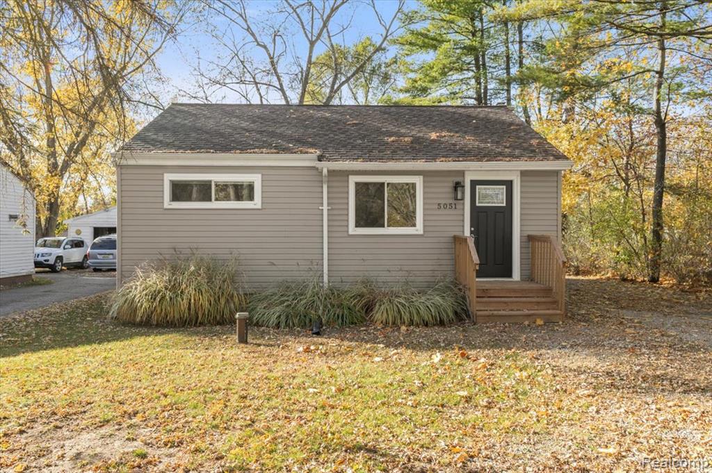 5051 Sashabaw Road Clarkston, MI 48346 - Photo 2 of 31