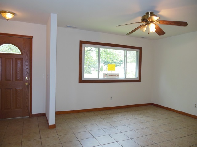 49 Paddock Street Montgomery, IL 60538 - Photo 3 of 14